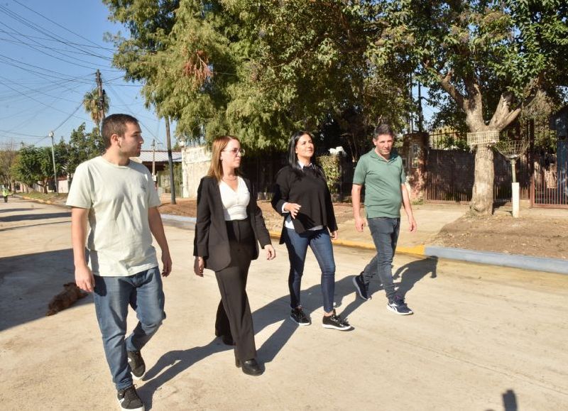 Noe Correa visitó el nuevo pavimento de la calle Lavallol