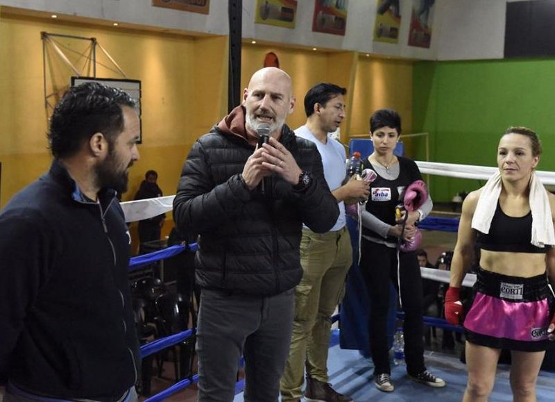 La bicampeona mundial de boxeo Yesica "Tuti" Bopp protagonizó importante exhibición local