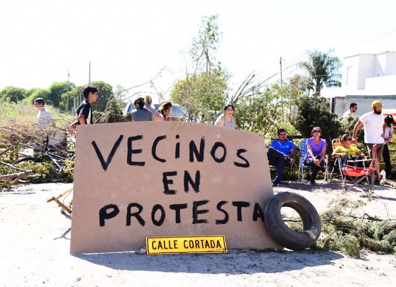 Convocan a una movilización para pedir un puente que cruce la avenida principal