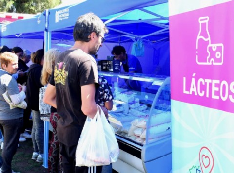 Por segunda vez en la semana, Mercado Malvinas ofreció sus productos económicos en Ingeniero Adolfo Sordeaux