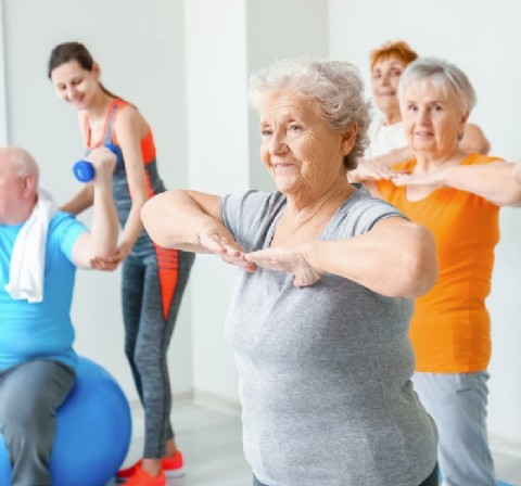 El municipio impulsa una capacitación gratuita en gimnasia para adultos mayores