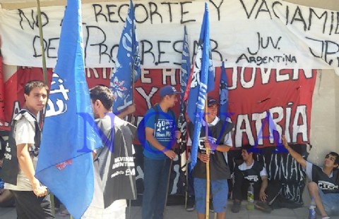 La Juventud Peronista realizó jornada de protesta de frente a la ANSES de Grand Bourg