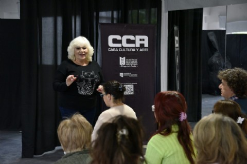 Dictan un taller de teatro para jubilados a cargo de Luisa Albioni