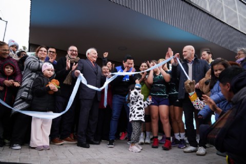 El intendente Leo Nardini inauguró el primer polideportivo de Ing. Adolfo Sourdeaux