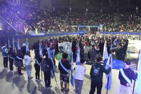 A estadio lleno se realizó la apertura de las Olimpíadas Malvinenses