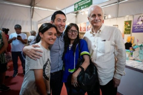 VIDEO | Nardini y Taiana visitaron la Feria del Libro de la ciudad y afirmaron que "el pueblo necesita del peronismo"