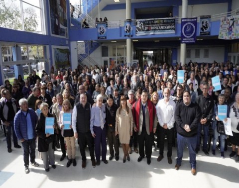 La municipalidad de José C. Paz llevó a cabo el acto de entrega de escrituras