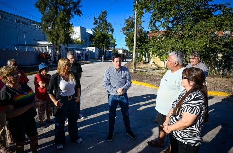 El intendente inauguró pavimento en Tortuguitas y recorrió una empresa del parque industrial