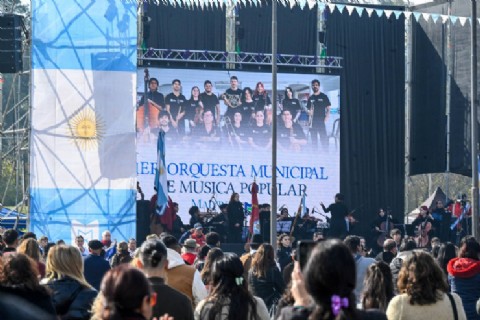 VIDEO | El Municipio vive un multitudinario 25 de Mayo con música, feria y concurso de empanadas