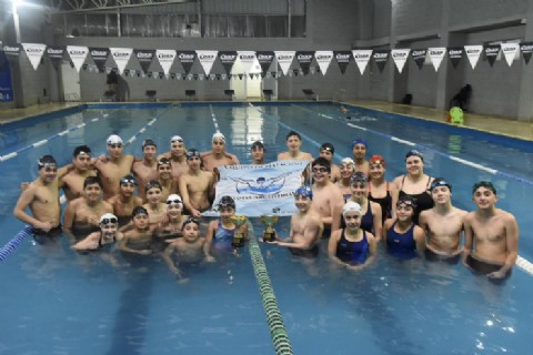 El equipó de natación de Malvinas Argentinas se consagró campeón en el torneo de FANNBA