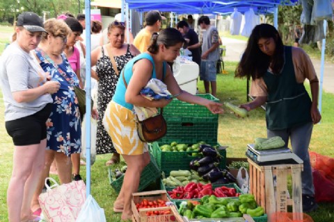 El Mercado Malvinas vuelve a abrir sus tiendas en Grand Bourg