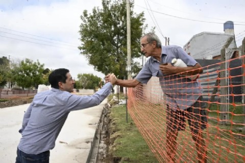 VIDEO | Nardini visitó la obra de repavimentación de la calle Hooke en Grand Bourg