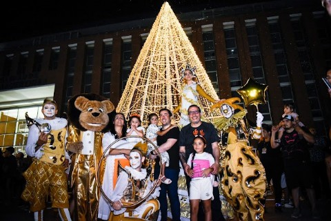 VIDEO | Leonardo Nardini encenderá el árbol en un espectáculo participativo que inaugura la “Navidad en Malvinas"