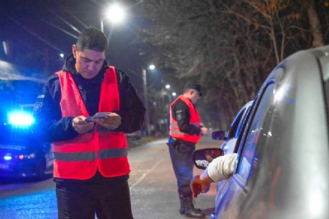 Operativos nocturnos refuerzan la seguridad en espacios públicos