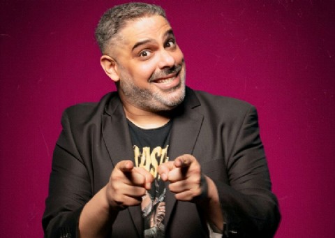 Noche de música y stand up en el Paseo Ferial de Sourdeaux