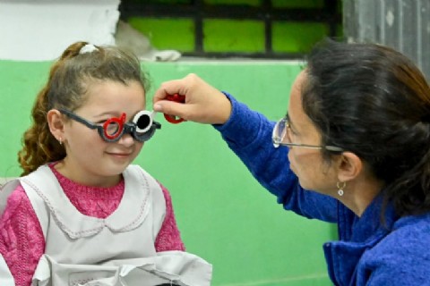 “Para verte mejor”: el programa que cuida la salud visual y potencia el aprendizaje en nuestro distrito