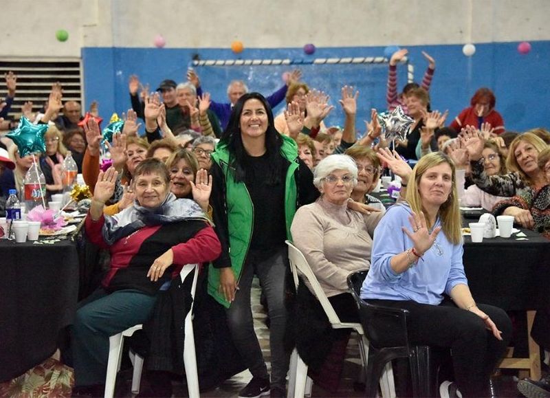 Nardini y Correa visitaron distintos centros de jubilados