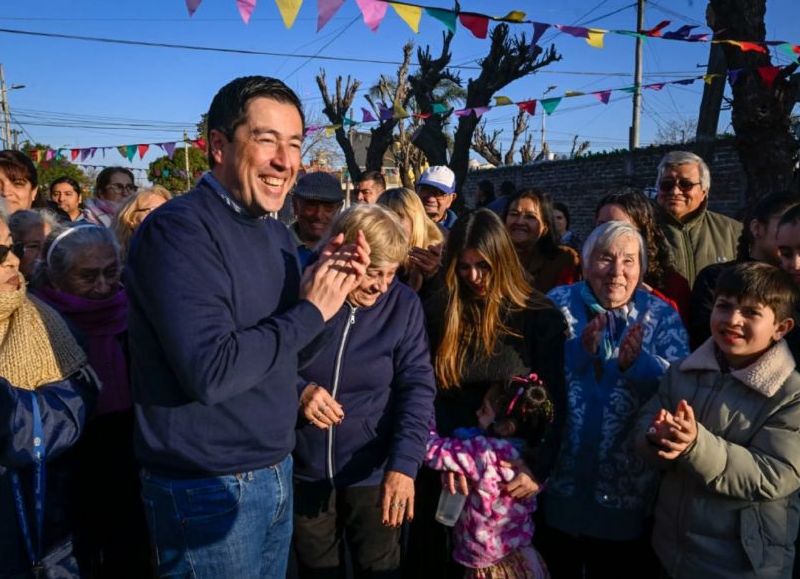 Nardini inauguró cinco nuevas cuadras pavimentadas en el Barrio Devoto