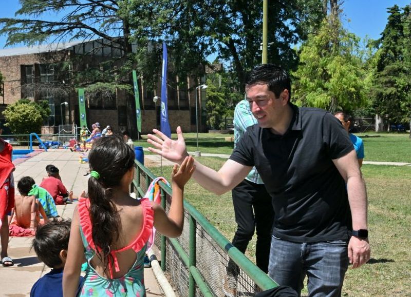 El intendente Leo Nardini visitó las colonias de verano en la ciudad