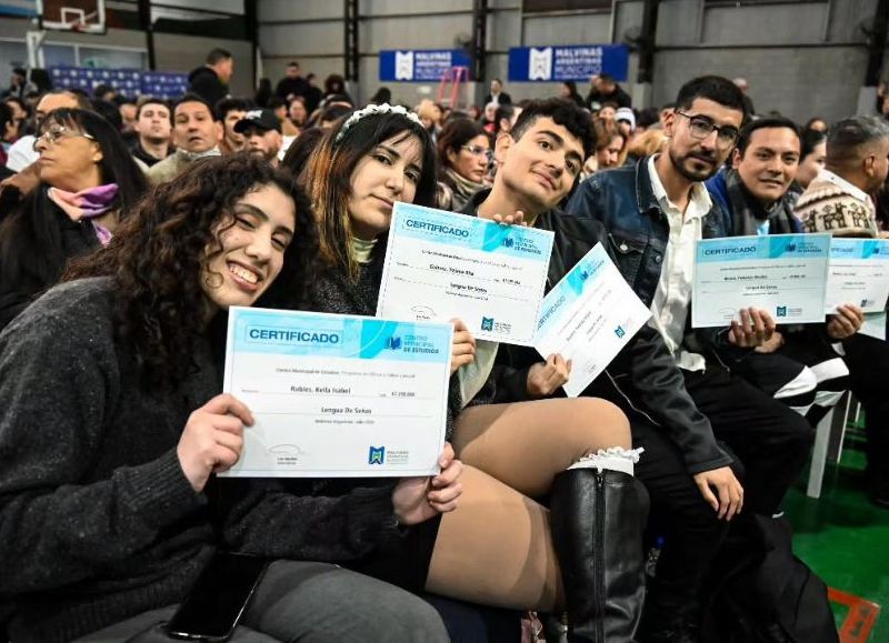 Casi 2.000 vecinos se graduaron en los cursos del Centro Municipal de Estudios