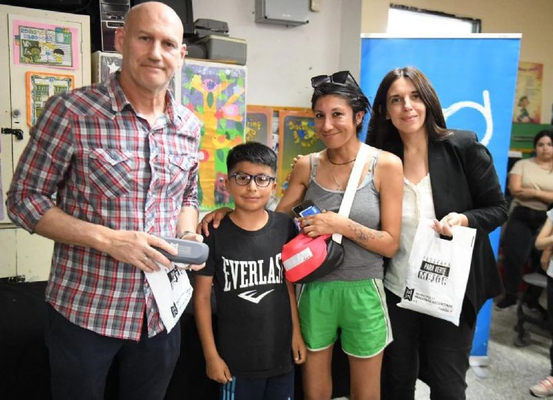 El Programa "Para verte mejor" llega a la Escuela Primaria Número 6 de Grand Bourg