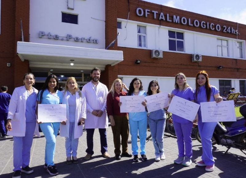Cinco nuevas oftalmologas se gradúan en el hospital escuela municipal Juan D. Perón