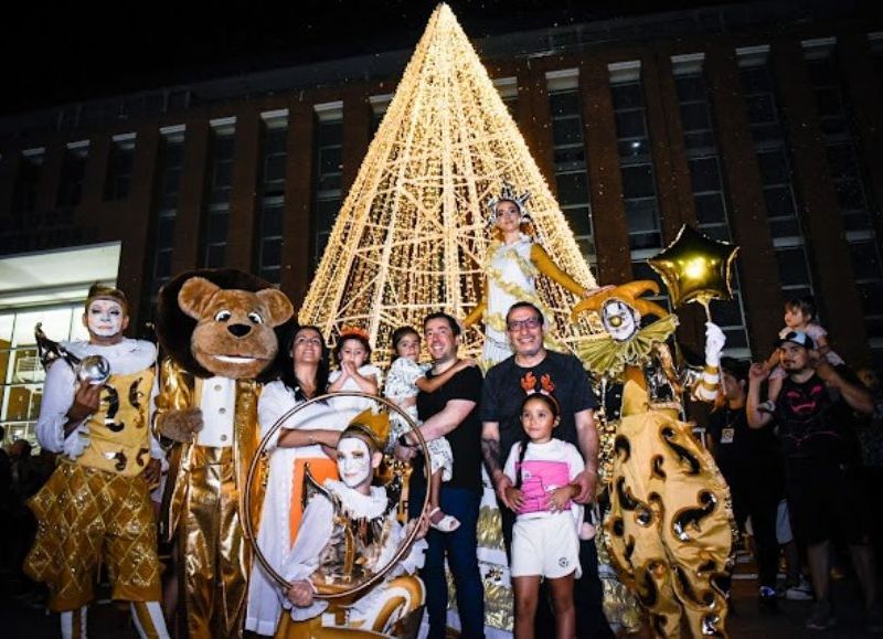 VIDEO | Leonardo Nardini encenderá el árbol en un espectáculo participativo que inaugura la “Navidad en Malvinas"